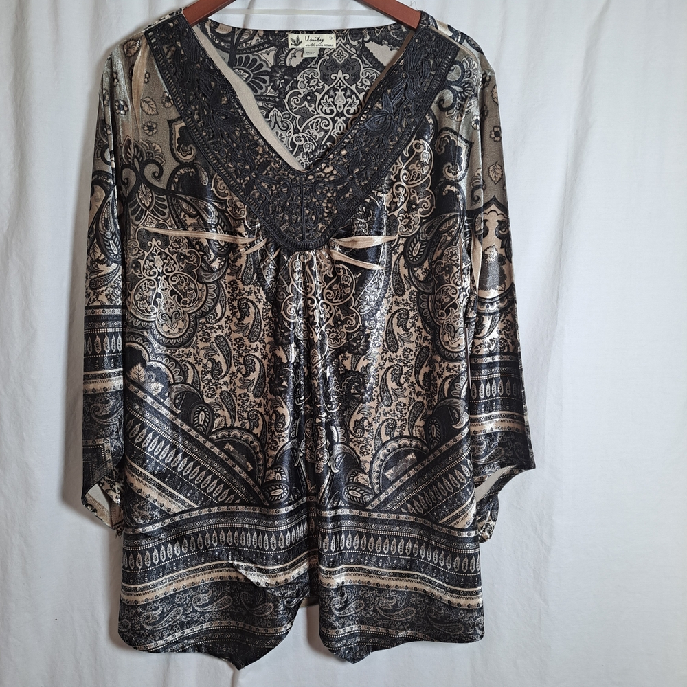 Unity Pewter 1X Black and Cream Paisley Blouse